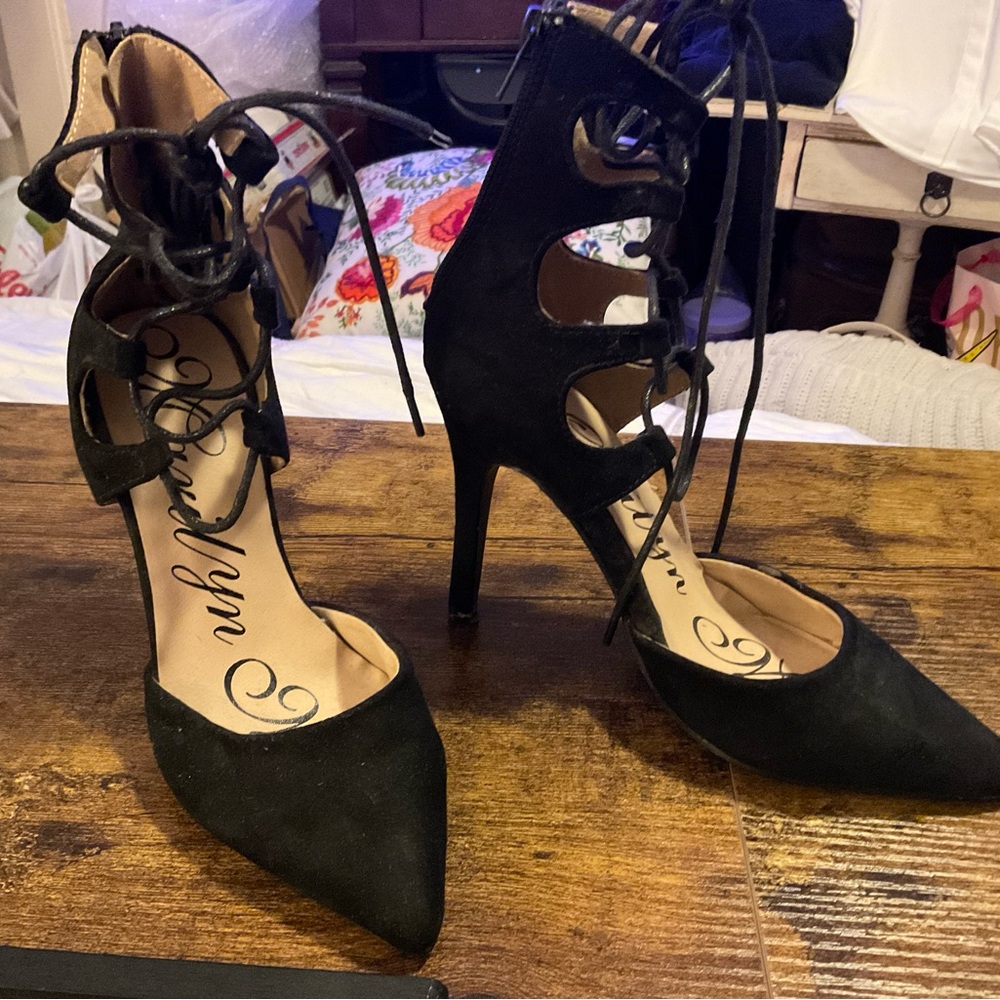 Marilyn Moda | Black velvet, size 6, EUC